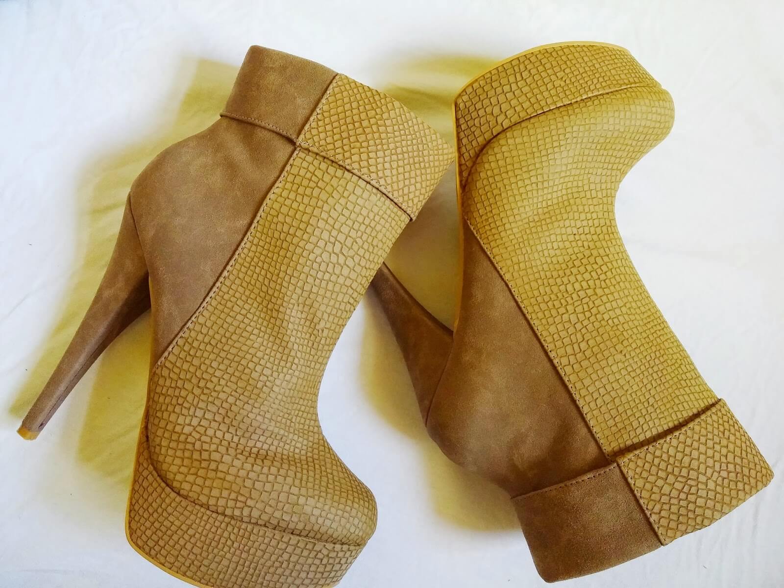 Analyn boots